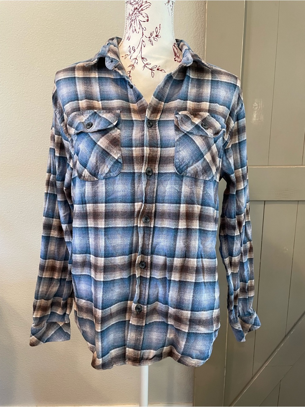Men's Blue and Brown Plaid Button-Down Flannel Shirt